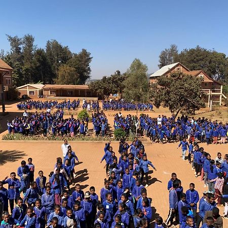 Lycee Picot De Cloriviere Dont Les Revenus Financent L'Education Des Eleves Appartement Antsirabe Buitenkant foto