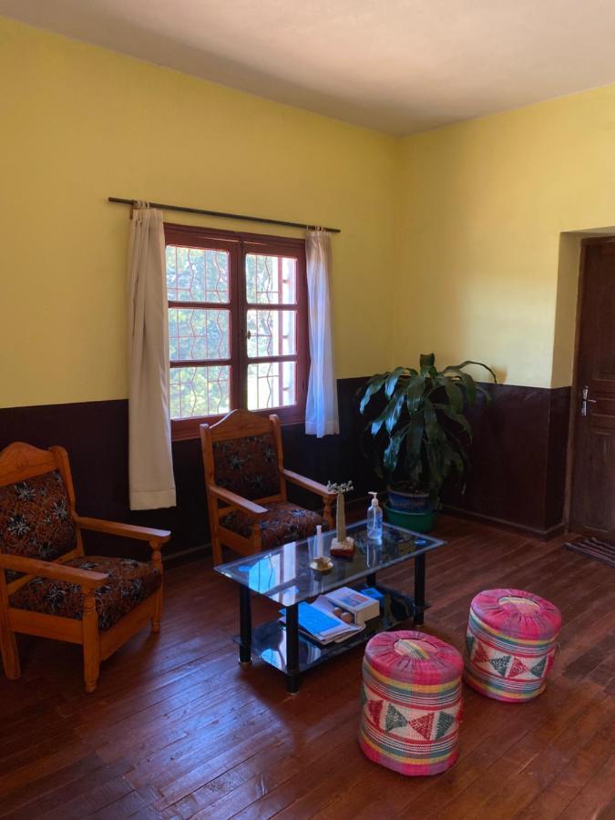 Lycee Picot De Cloriviere Dont Les Revenus Financent L'Education Des Eleves Appartement Antsirabe Buitenkant foto