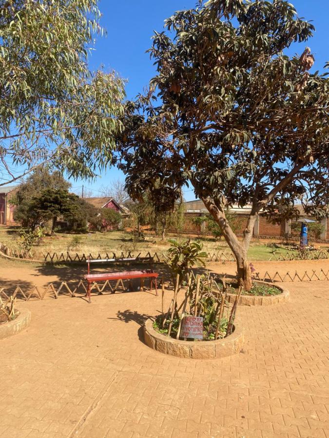 Lycee Picot De Cloriviere Dont Les Revenus Financent L'Education Des Eleves Appartement Antsirabe Buitenkant foto