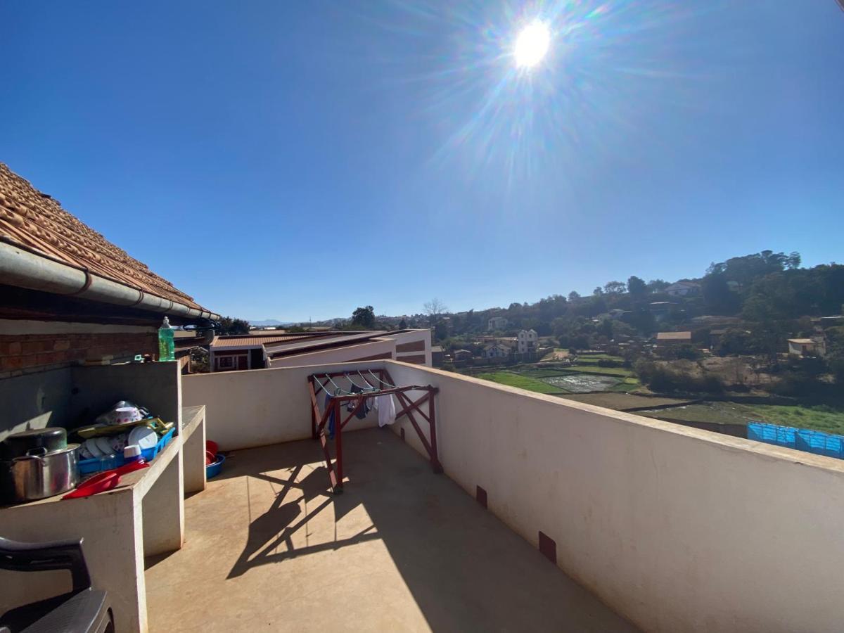 Lycee Picot De Cloriviere Dont Les Revenus Financent L'Education Des Eleves Appartement Antsirabe Buitenkant foto