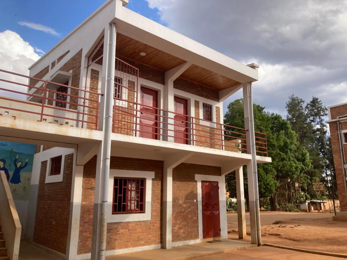 Lycee Picot De Cloriviere Dont Les Revenus Financent L'Education Des Eleves Appartement Antsirabe Buitenkant foto