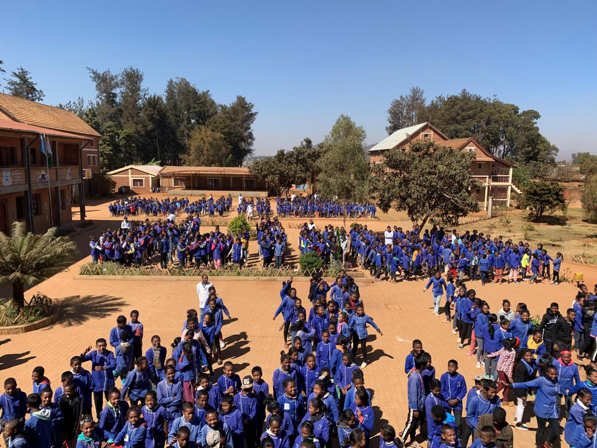 Lycee Picot De Cloriviere Dont Les Revenus Financent L'Education Des Eleves Appartement Antsirabe Buitenkant foto